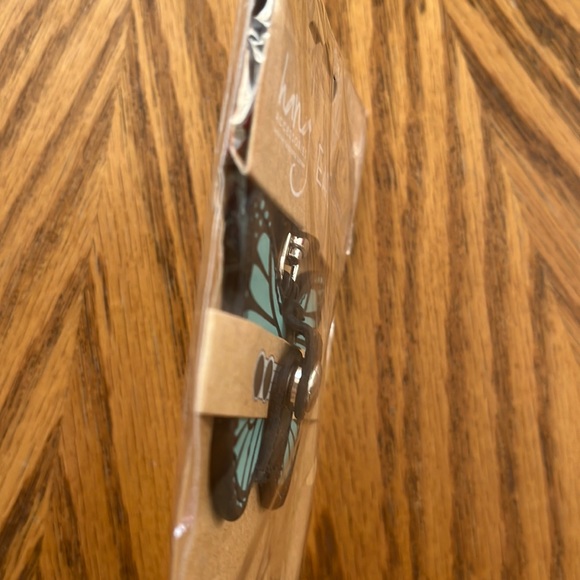 NWT Wired Earbuds Cord Wrap Butterfly Keychain / Bag Charm by Hang Accessories - Picture 5 of 7